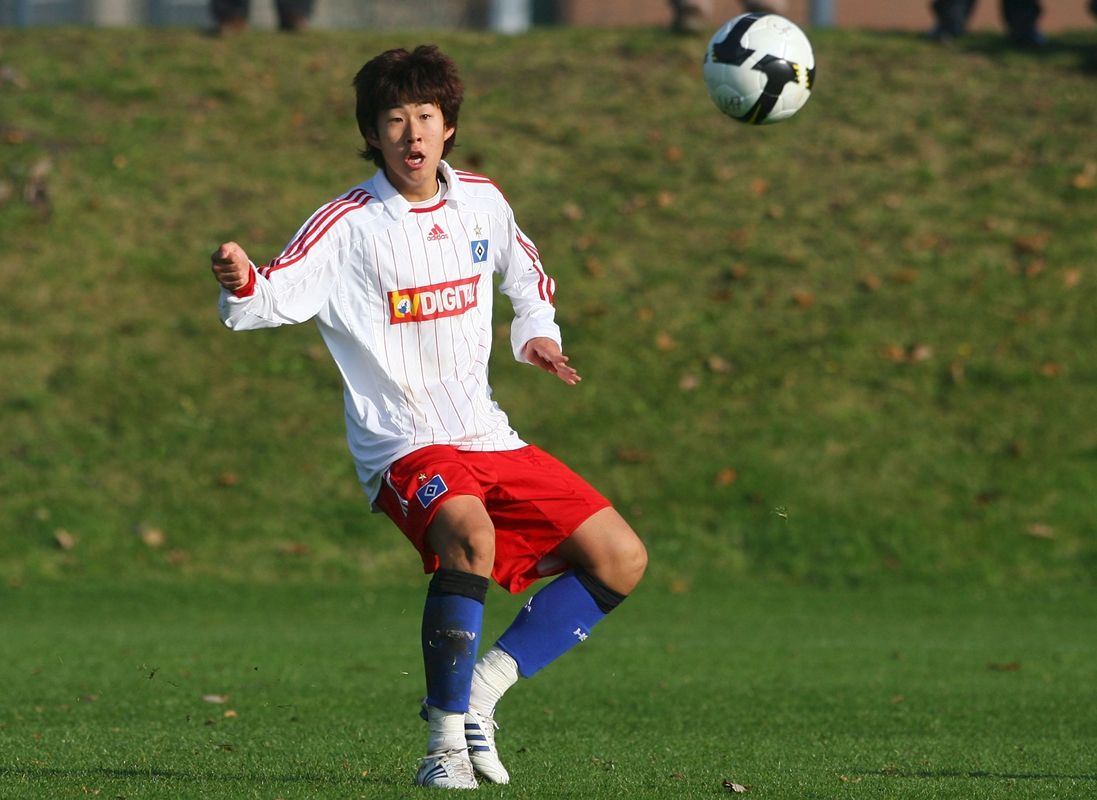 2017武磊世预赛2:0卡塔尔进球,世界足球个人排行榜武磊排第几