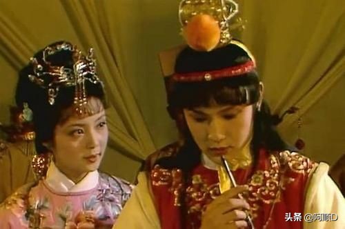 薛宝钗的性格特点从哪里看出来的,体现薛宝钗圆滑世故的事件是