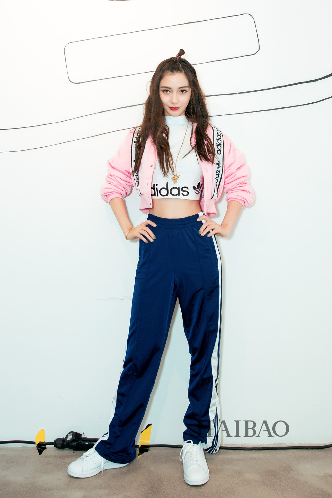 杨颖阿迪达斯粉色外套,杨颖运动风