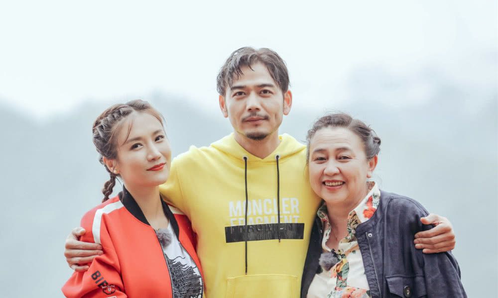 杨烁黎雯全部视频,杨烁王黎雯散步