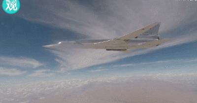 即使机毁人亡，也要找刺激！为何俄飞行员总爱杂耍式飞行选技巧