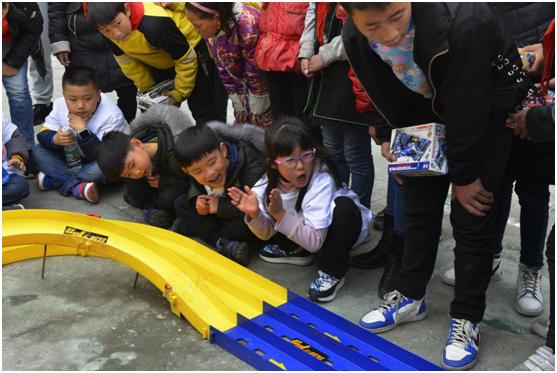 鍏崇埍闈掑皯骞村叕鐩婃垚闀胯惀,鍏崇埍鍎跨绛戞ⅵ璧疯埅蹇楁効鏈嶅姟娲诲姩