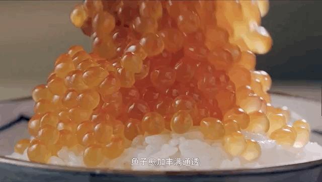 硬核吃鱼子酱指南，配糖油饼臭豆腐皮蛋