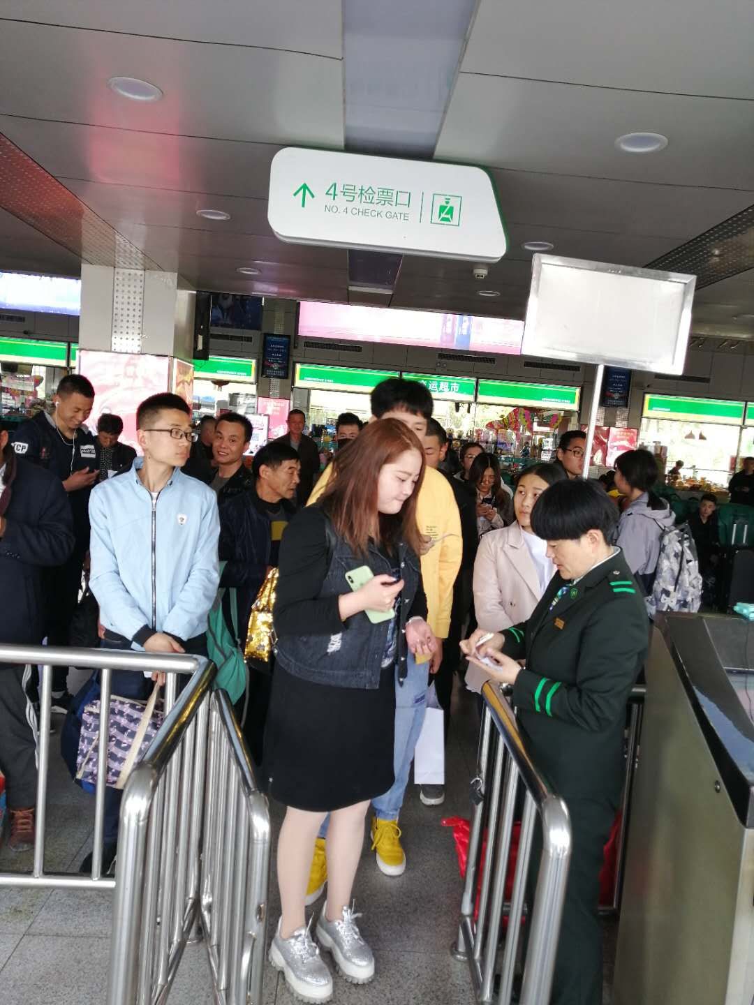 【嗨玩5.1】今天下午起迎客流高峰,汽车站安排加班车,火车站增开临客