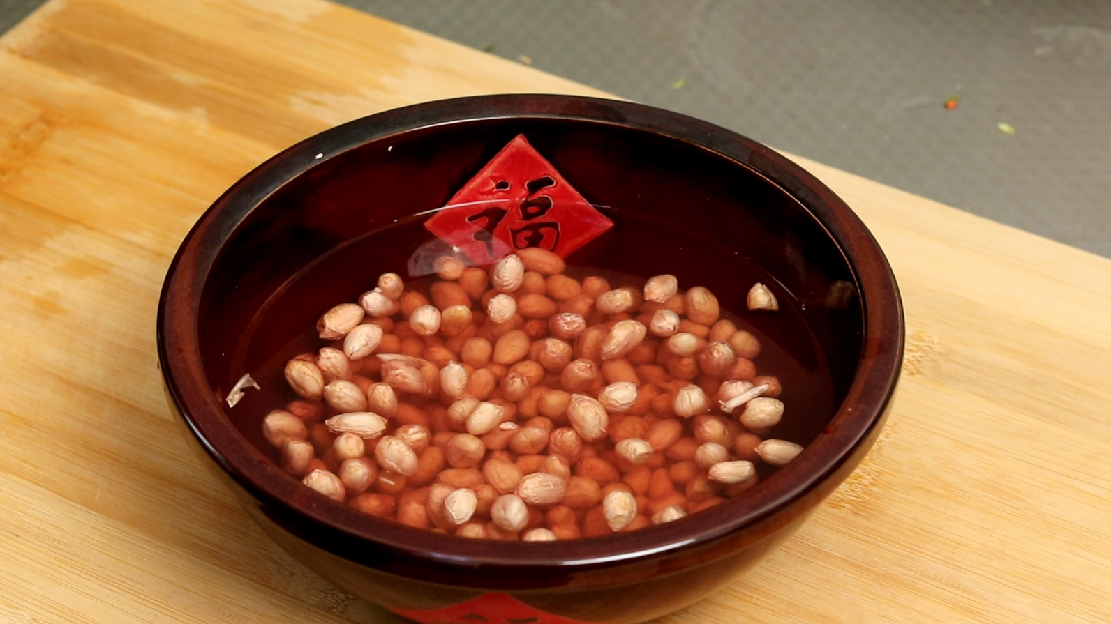 花生米怎么炸又酥又脆加白酒,炸花生米的正确做法放白酒