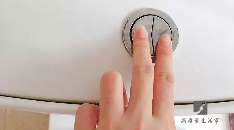 马桶上两个按键正确的使用方法,马桶上一大一小按钮有什么用