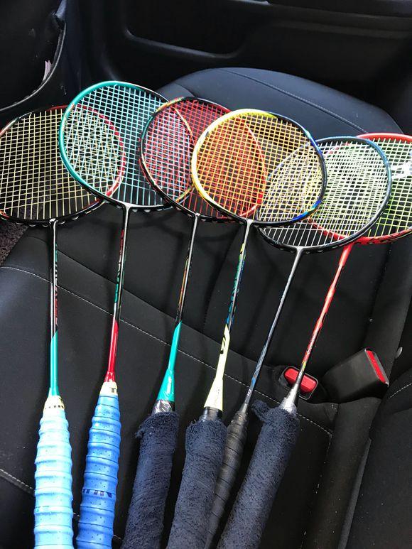 羽毛球把球拍打断是正常的吗,打羽毛球打断球拍是正常现象吗