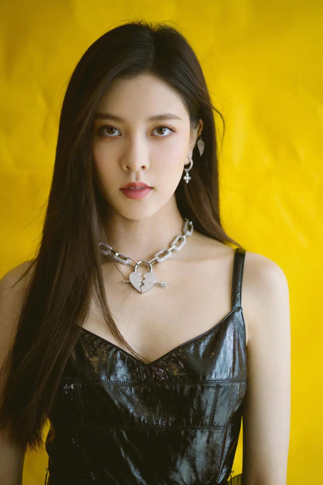 为啥相同的穿搭自己不穿不好看,同样的穿搭为什么别人穿更好看