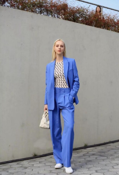 正装西装怎样搭配才显得柔和,西装要怎么搭配穿起来才好看