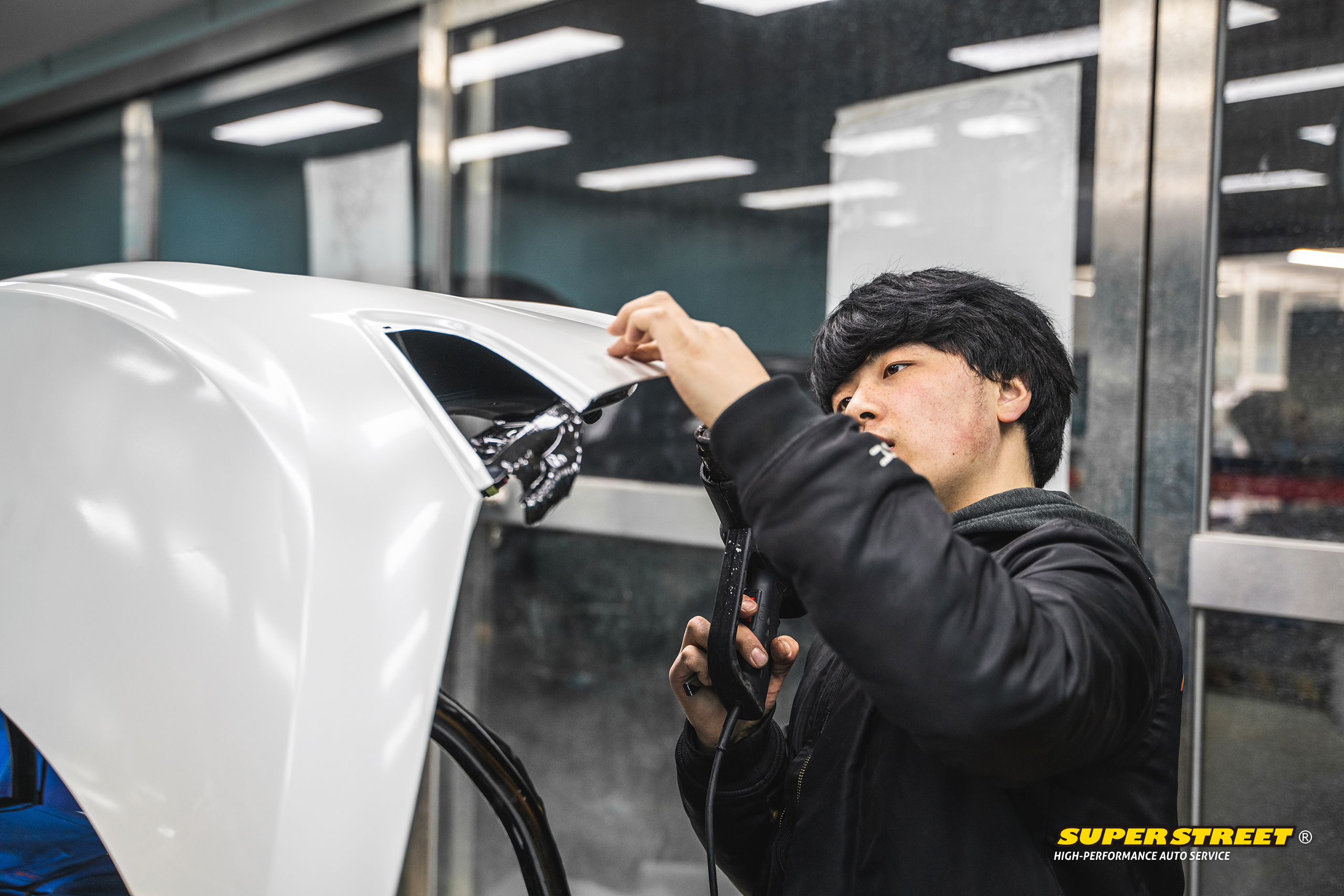 玛莎拉蒂吉博力汽车贴膜改色,superstreet改装