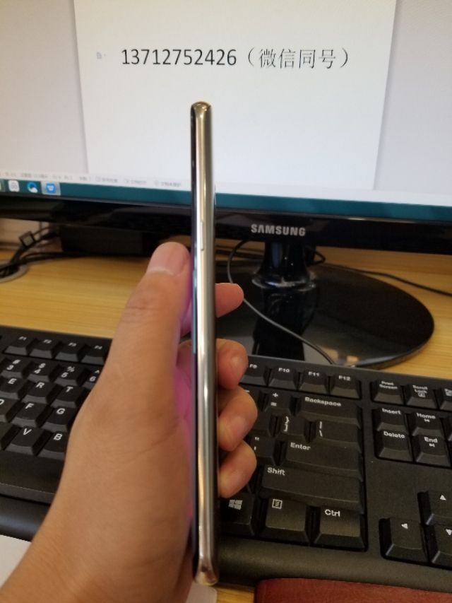 三星s8+手机4+64三网通屏幕有几个小黑点特价628出