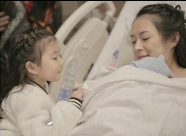 章子怡产后谈汪峰,章子怡谈产后涨奶