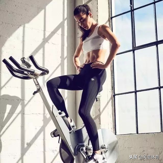 *窥偷**女神AdrianneHo的ins照片，我仿佛打开了新世界的大门……