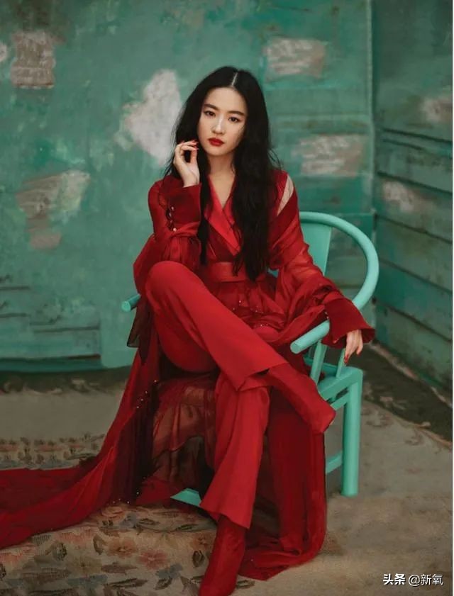 刘亦菲从清纯小龙女到硬汉花木兰,从洗头妹到影后的小宋佳