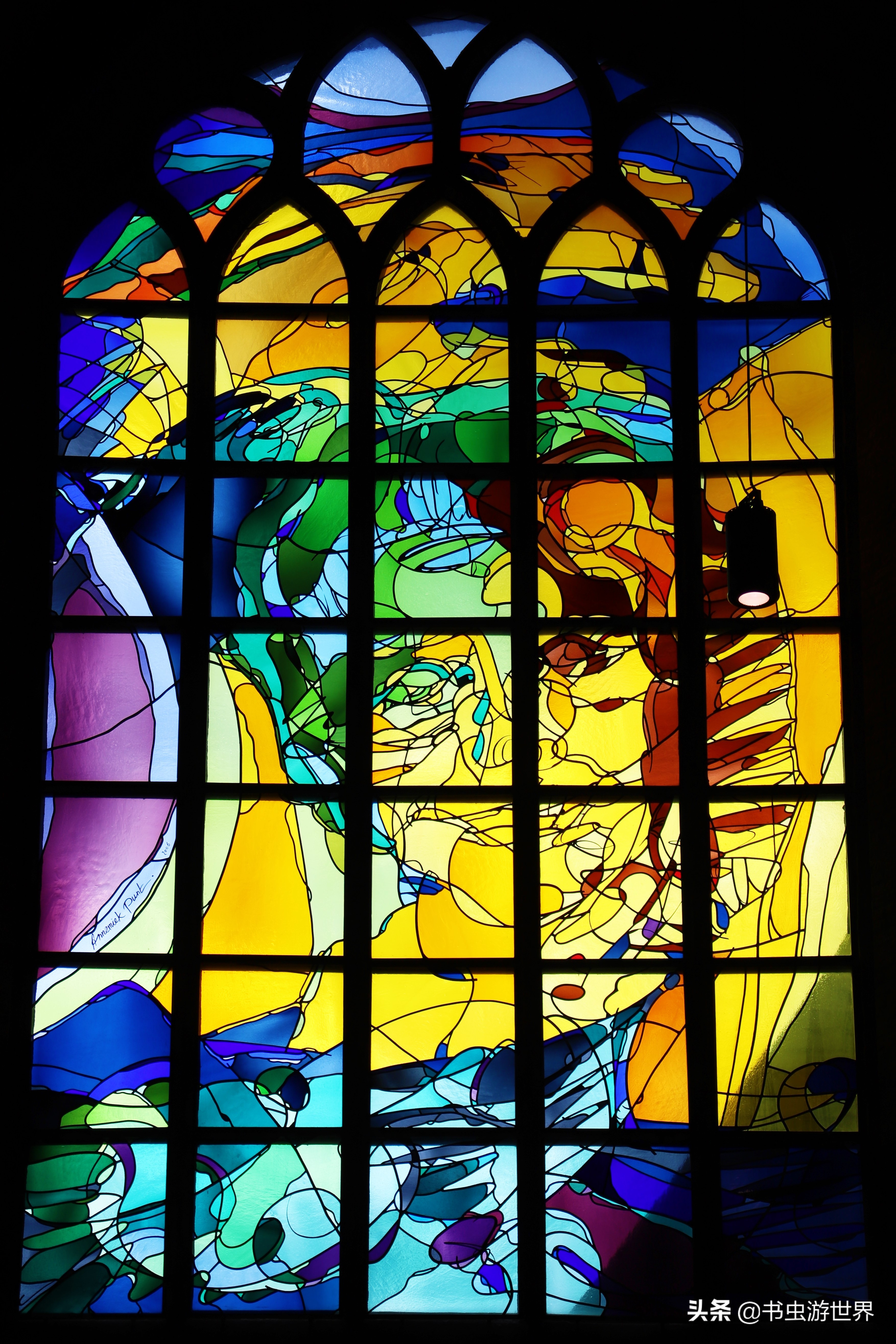 登上108米钟楼俯瞰13世纪古城，荷兰国父为何选择在这里安葬