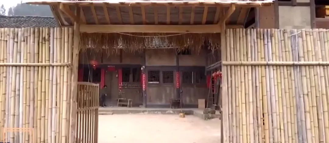 木制工艺品获央视点赞、手制包秒杀爱马仕、螳螂车羡煞万人……