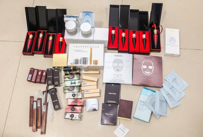 厦门海关侦破特大走私手表案,厦门海关破获特大走私手表案