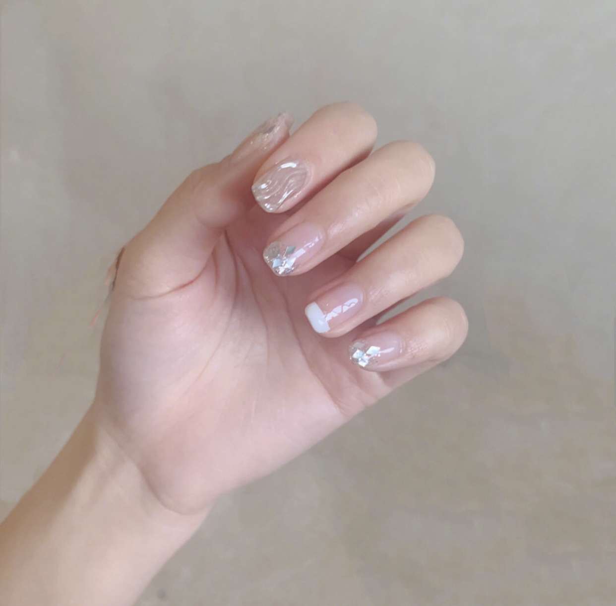 美甲夏日显白气质清冷,夏日仙气美甲适合指甲往里面长的