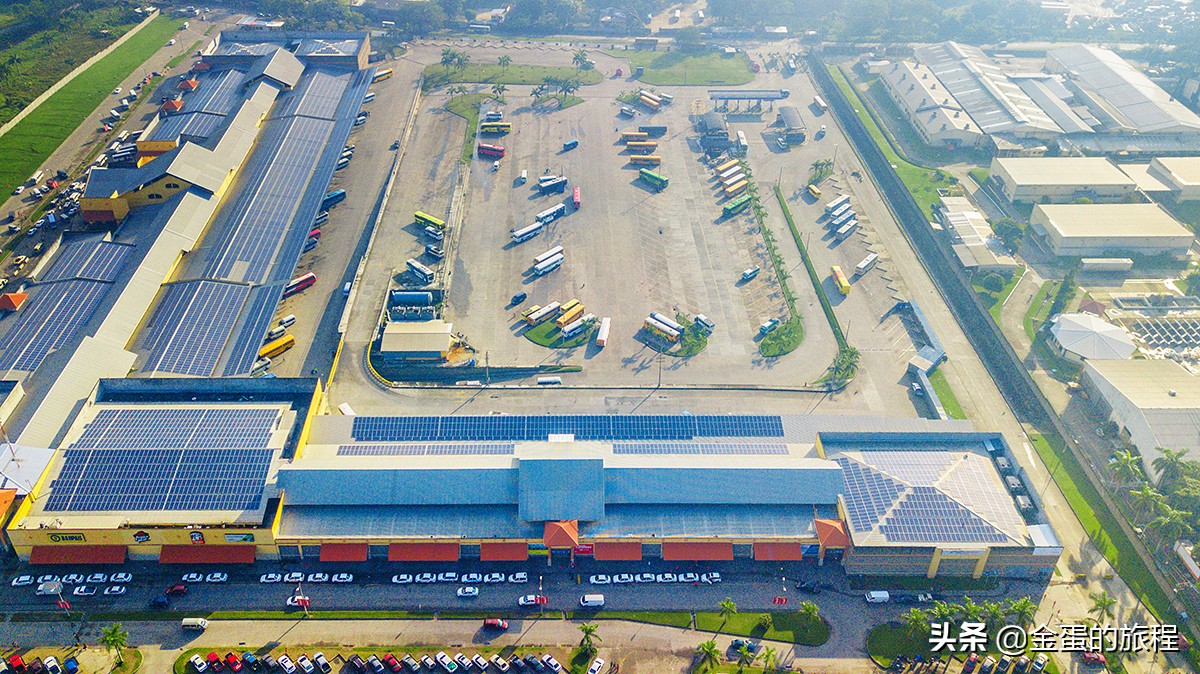 这里的肯德基加装防暴钢窗，保安用AK-47看店，此时此刻就在美洲