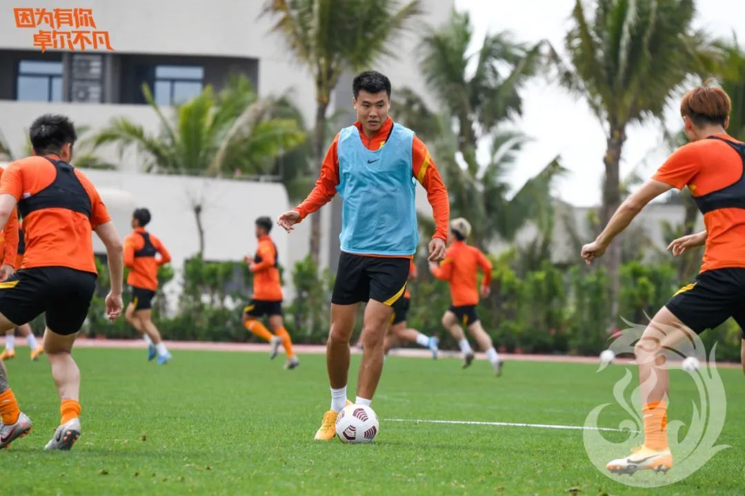 赛前团队热身投篮训练,武汉队第二场热身赛