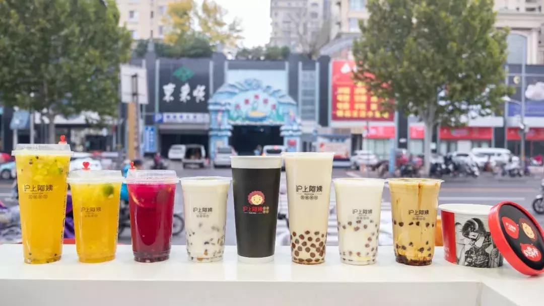 他用“小米模式”5年爆开1000+茶饮店!92%加盟店盈利!