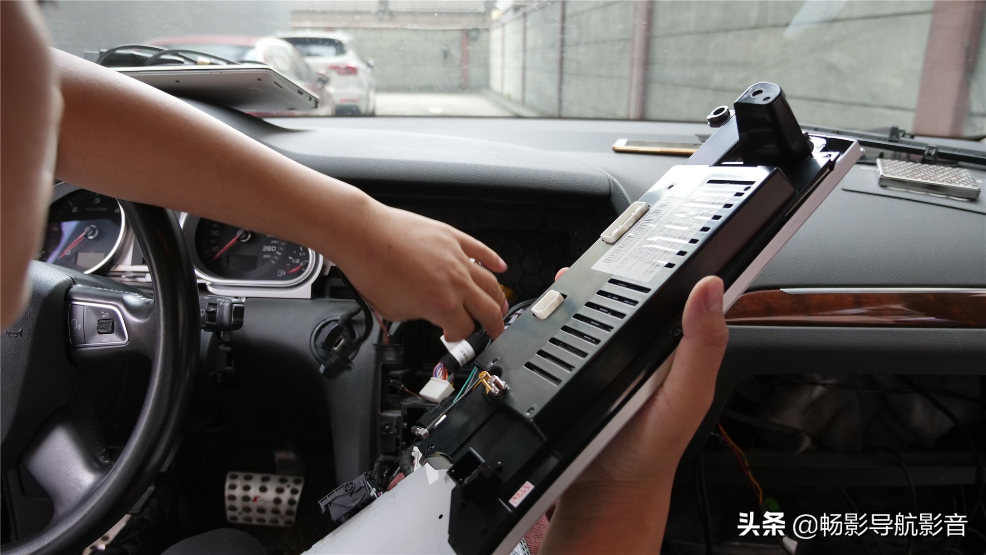 奥迪q7改内饰导航,奥迪q7改装大屏导航线束