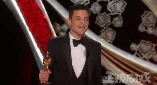 被游戏拯救的自闭少年？如今抱着女明星，登上全球电影最高领奖台