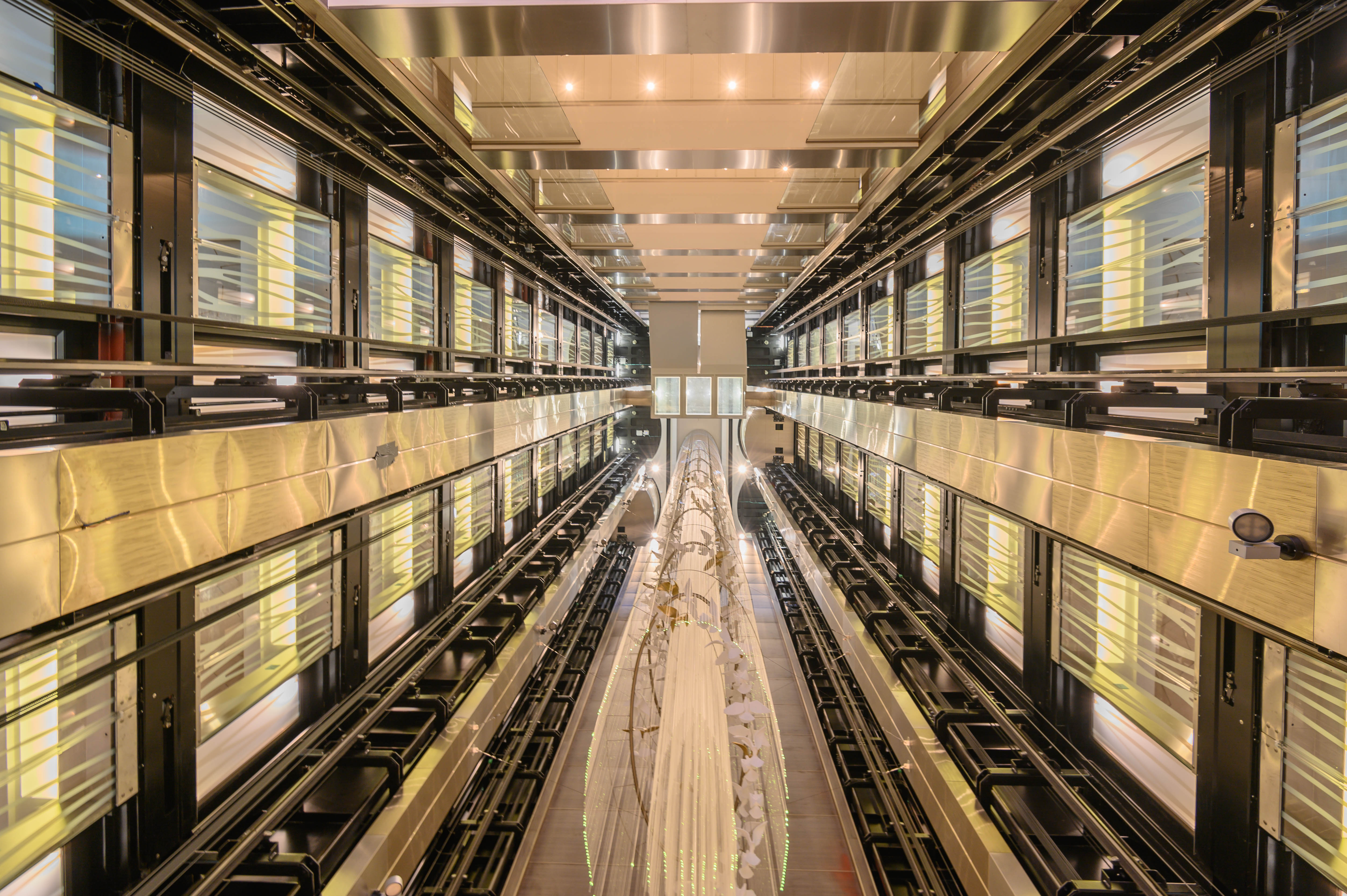 世界第一艘豪华邮轮,世界最大豪华邮轮首航