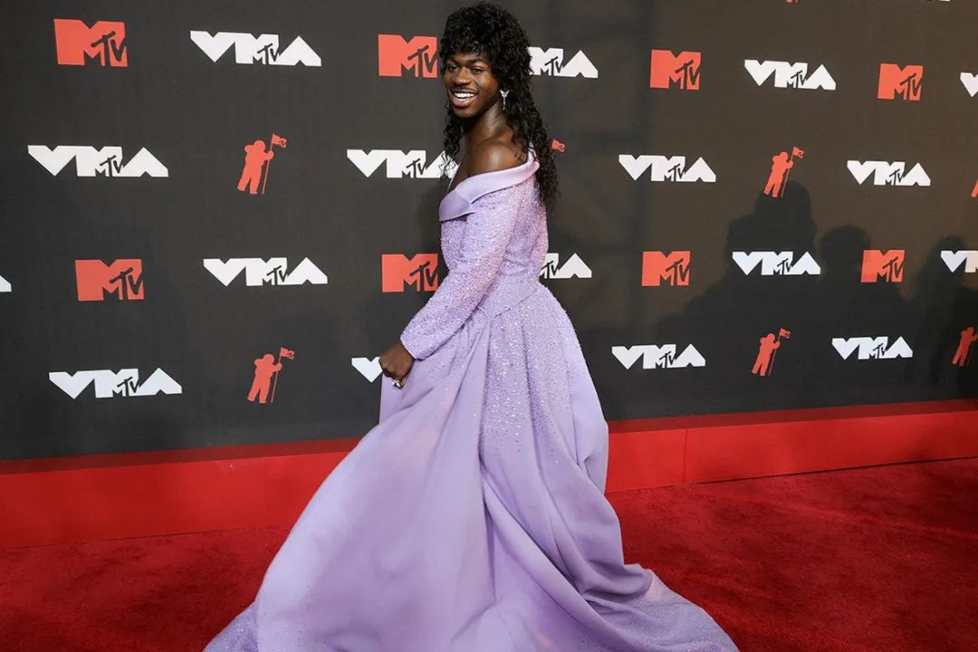 陈坤和巩俐走红毯颁奖,巩俐戛纳红毯惊艳全球