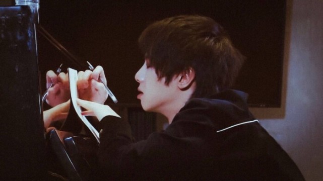 华晨宇唱功被网友质疑,华晨宇综艺被一首说唱英文歌震惊