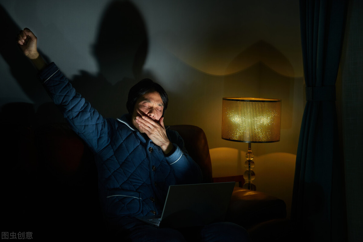 熬夜导致m型脱发,熬夜脱发怎么补救