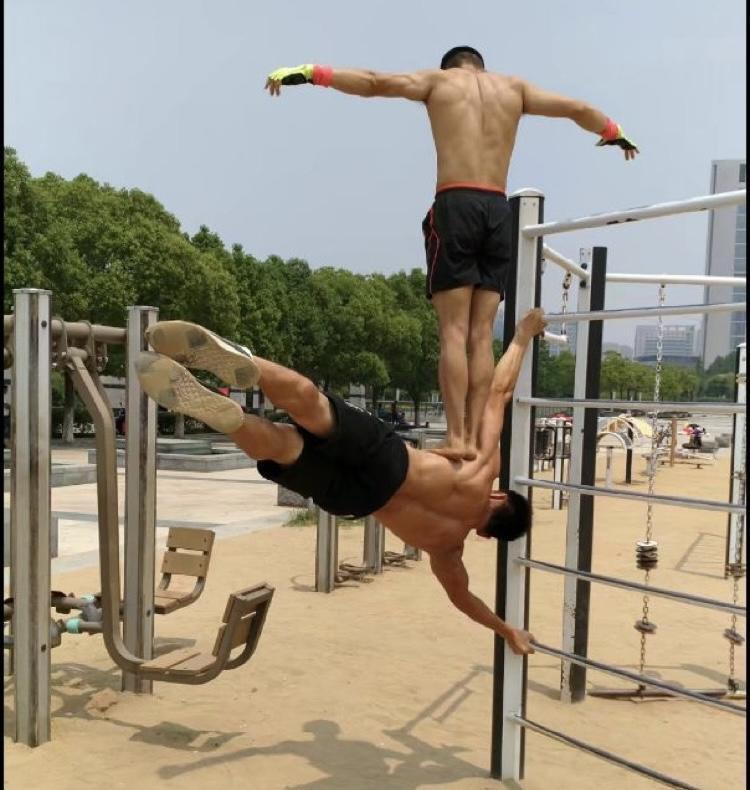 小区（户外）最常见的12款健身器材，看下你能玩转几个？