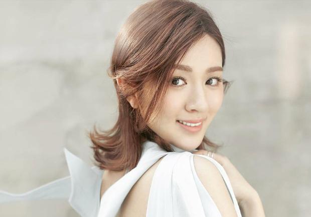 眼里爱的火花都快点燃了，还只是普通朋友？网友：等你们官宣！