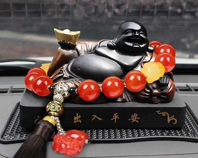 车里内饰装饰女生,车内一般都用什么装饰