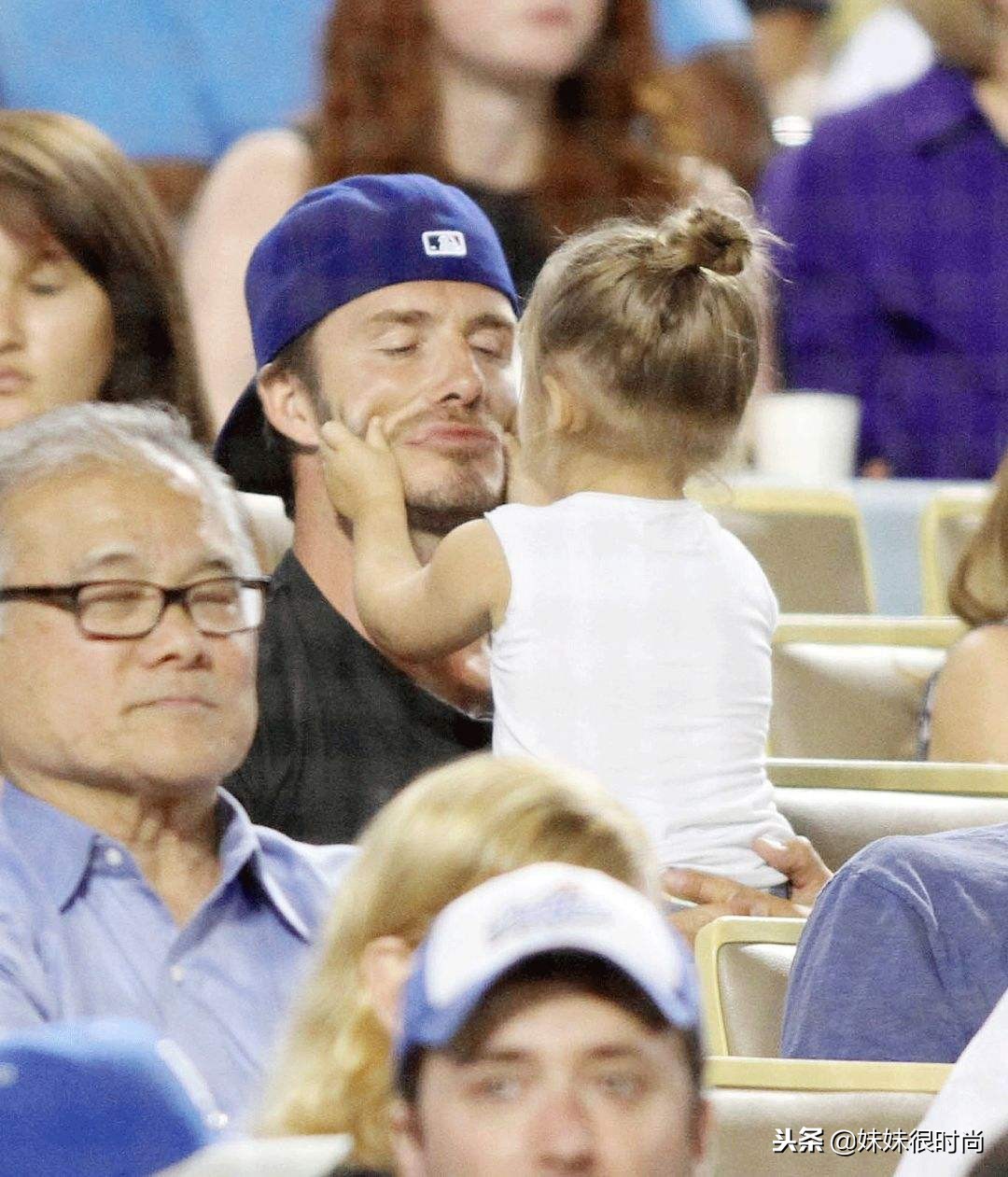 贝克汉姆亲小七,贝克汉姆与小七亲吻