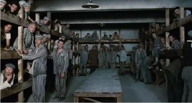 辛德勒名单感动世界的神片,致敬辛德勒的名单的片段