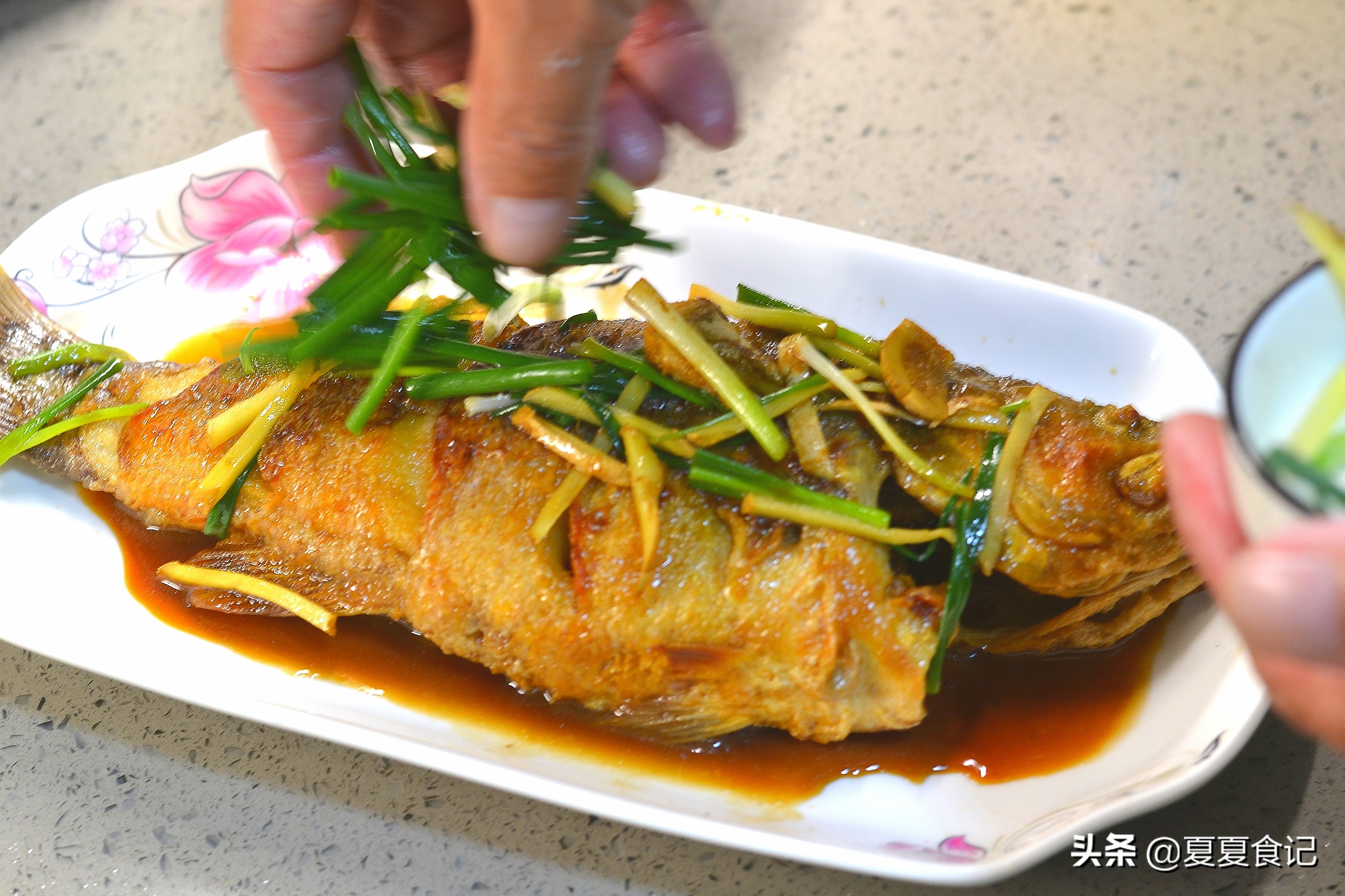 煎鱼不破皮，需掌握这3个小技巧，鱼不破皮，还焦香入味