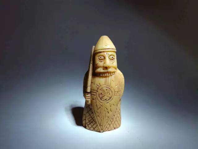 刘易斯西洋棋,刘易斯西洋棋英文