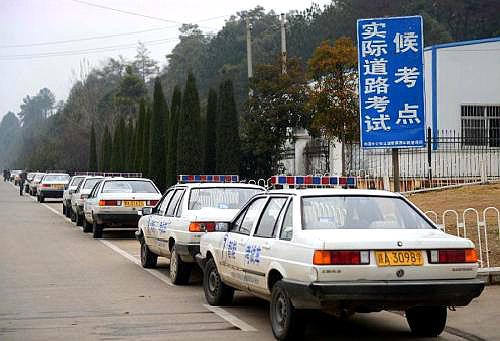 科三考试如何正确处理特殊情况,科三考试遇到紧急情况的处理办法