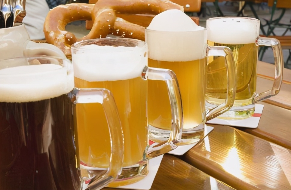 啤酒过期后到底还能不能喝,啤酒过期了怎么判断能不能喝