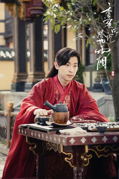 邓伦脸型有多完美，初中照片见分晓，一看就是遗传邓妈妈颜值