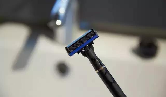 男人剃须刀手动,男人最简单手动式剃须刀