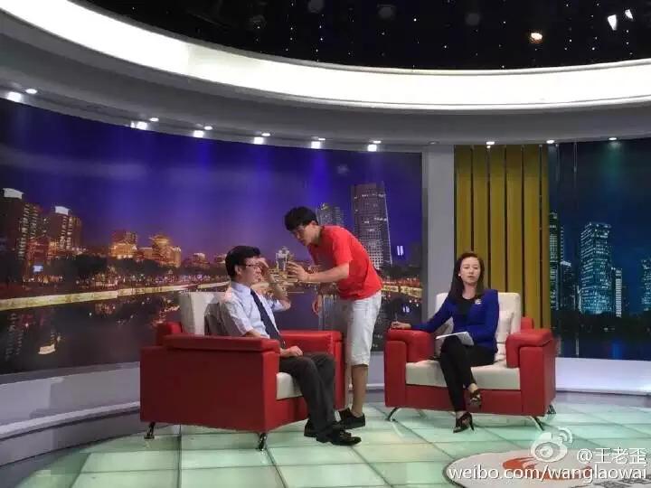 采访礼仪小剧场,采访车展礼仪小姐