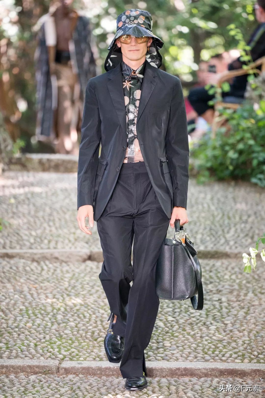 fendi2022春夏男装系列包款,fendi2020秋冬男装秀设计理念