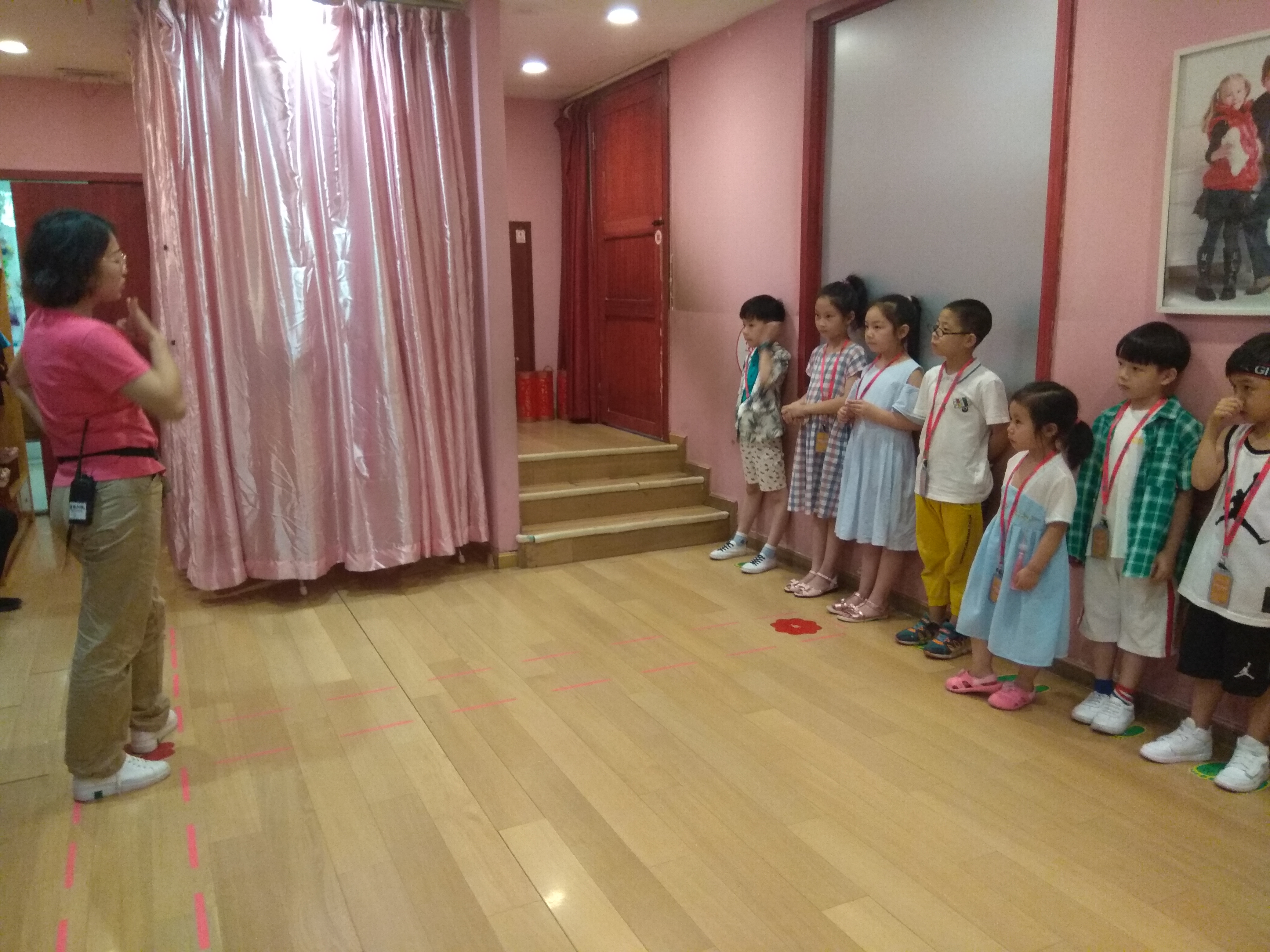 暑期狂欢--彤*妞小**第一次体验麦鲁小城，嗨翻喽