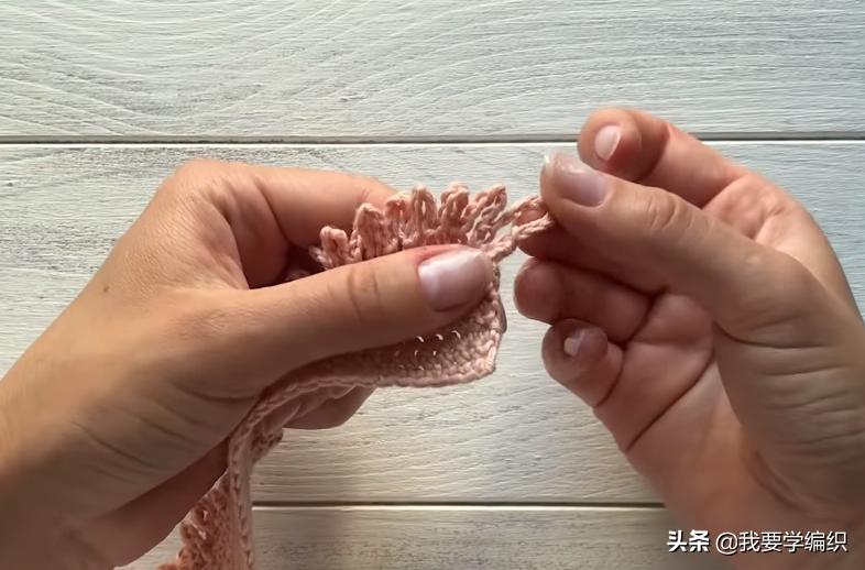 蝴蝶图案的塑料网格串珠包包教程,空心线塑料网格包包编织教程