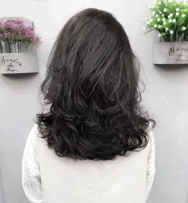 烫发会导致头发干枯吗,烫发干枯受损的头发