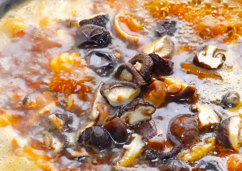 最近很火的黄焖鸡，大厨教你正宗做法，学会后再也不用点外卖了