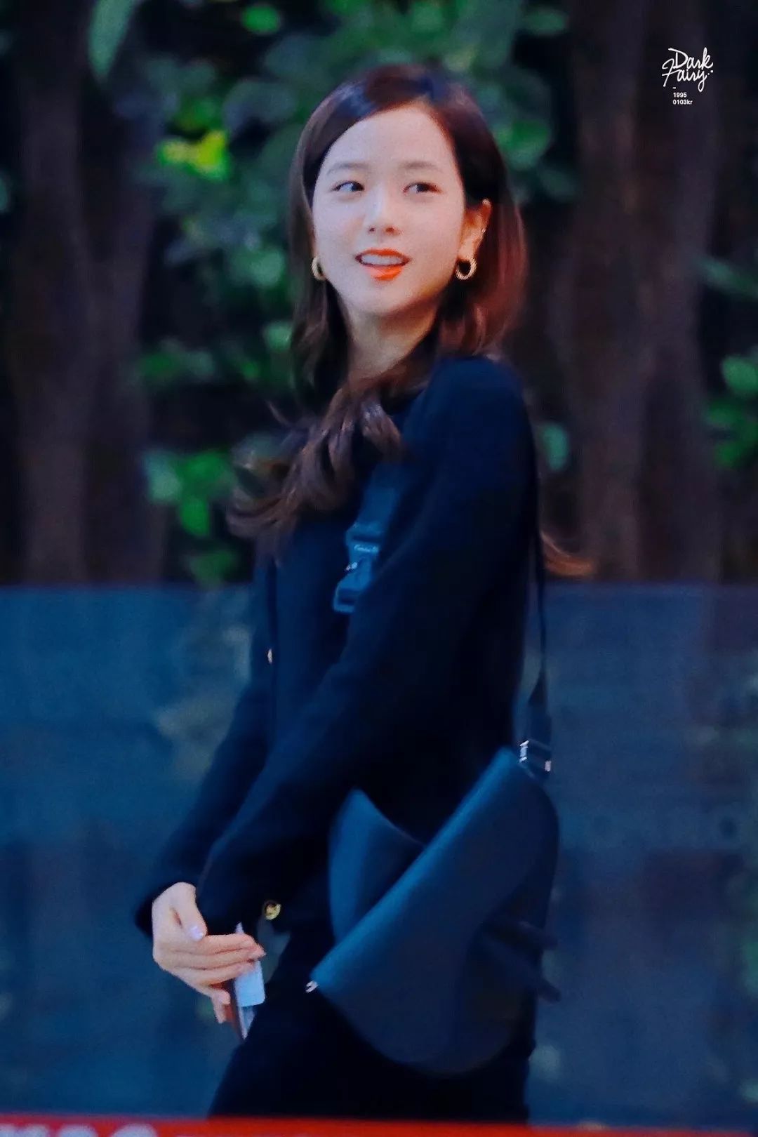 blackpink19年收藏盒团照,blackpink联名款包