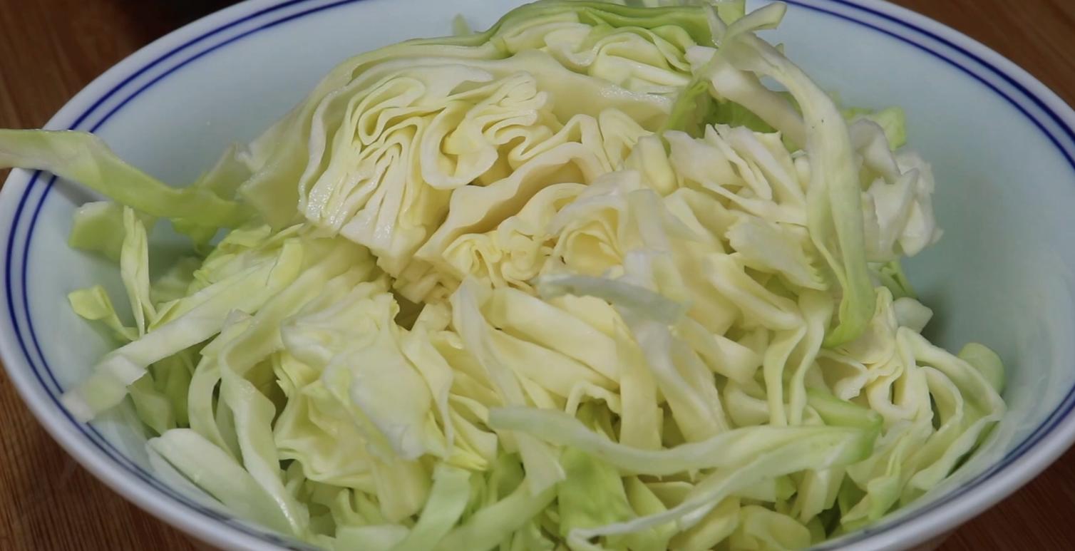 包菜与什么炒最好吃营养高,包菜这样吃最爽口我们全家都爱吃